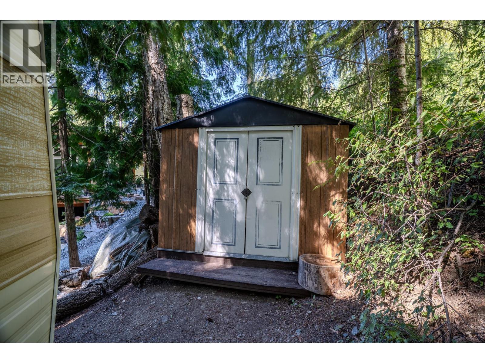 7496 Castle Heights, Anglemont, British Columbia  V0E 1M8 - Photo 51 - 10397900