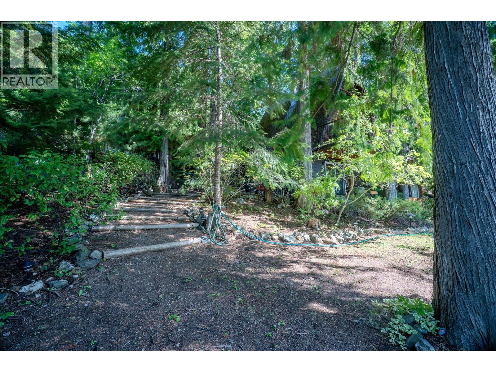 7496 Castle Heights, Anglemont, British Columbia  V0E 1M8 - Photo 44 - 10397900