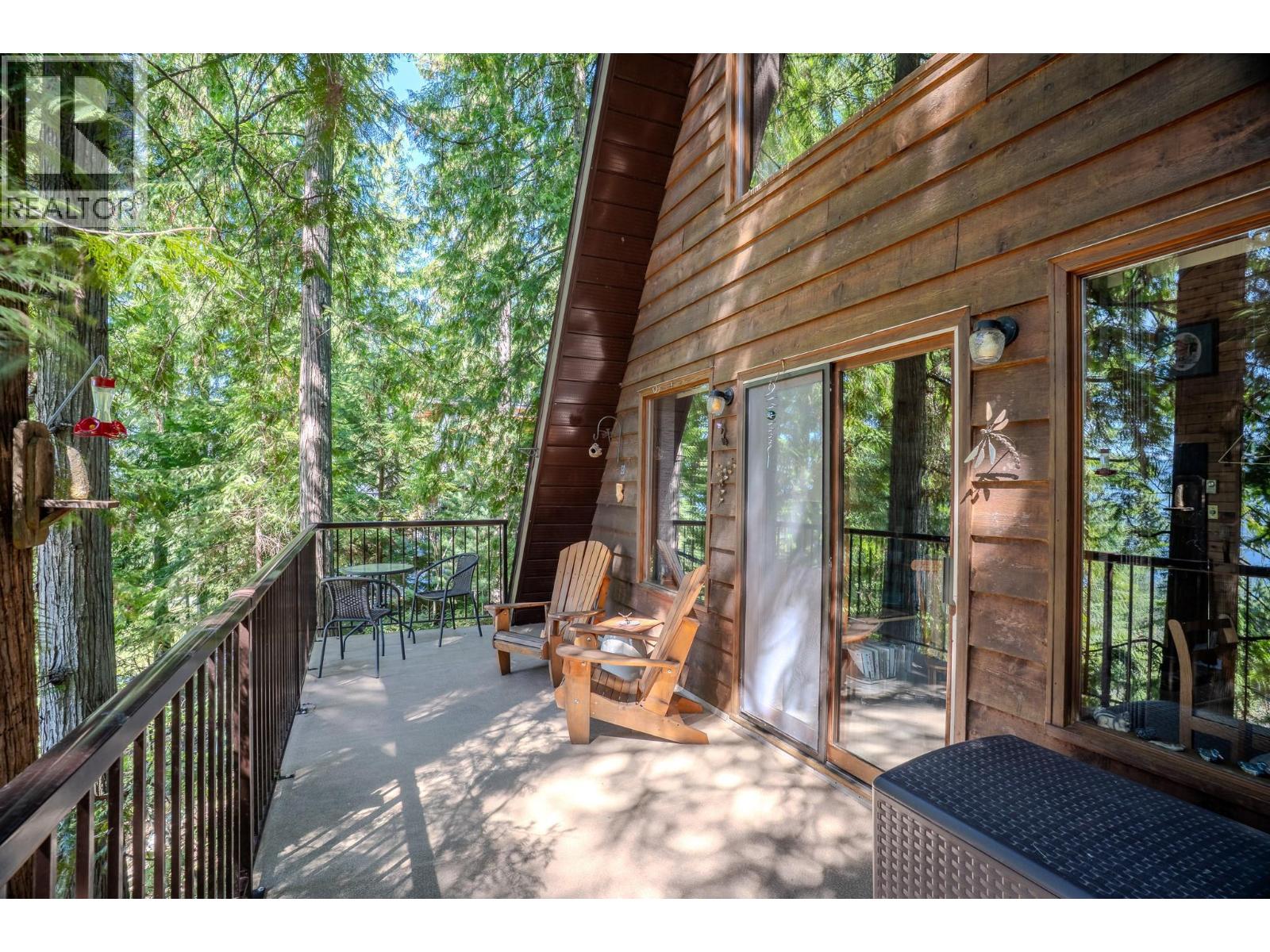 7496 Castle Heights, Anglemont, British Columbia  V0E 1M8 - Photo 52 - 10397900