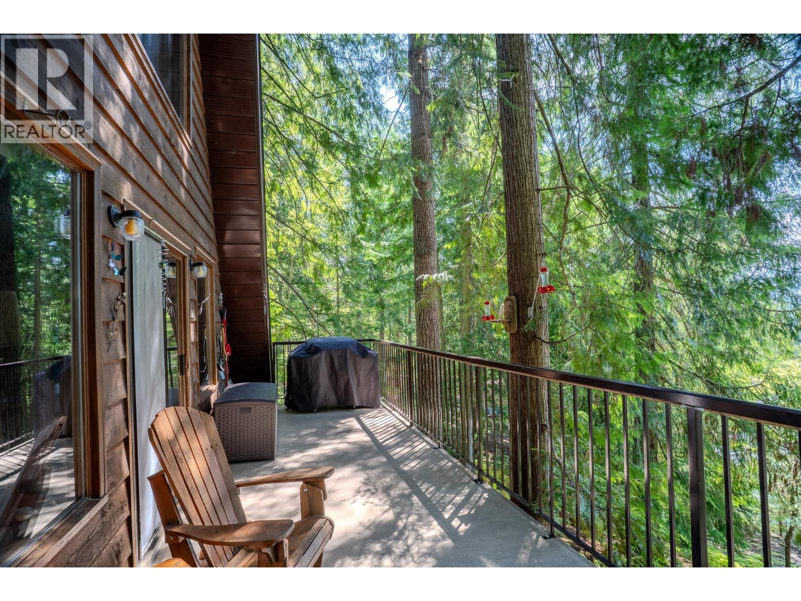 7496 Castle Heights, Anglemont, British Columbia  V0E 1M8 - Photo 53 - 10397900