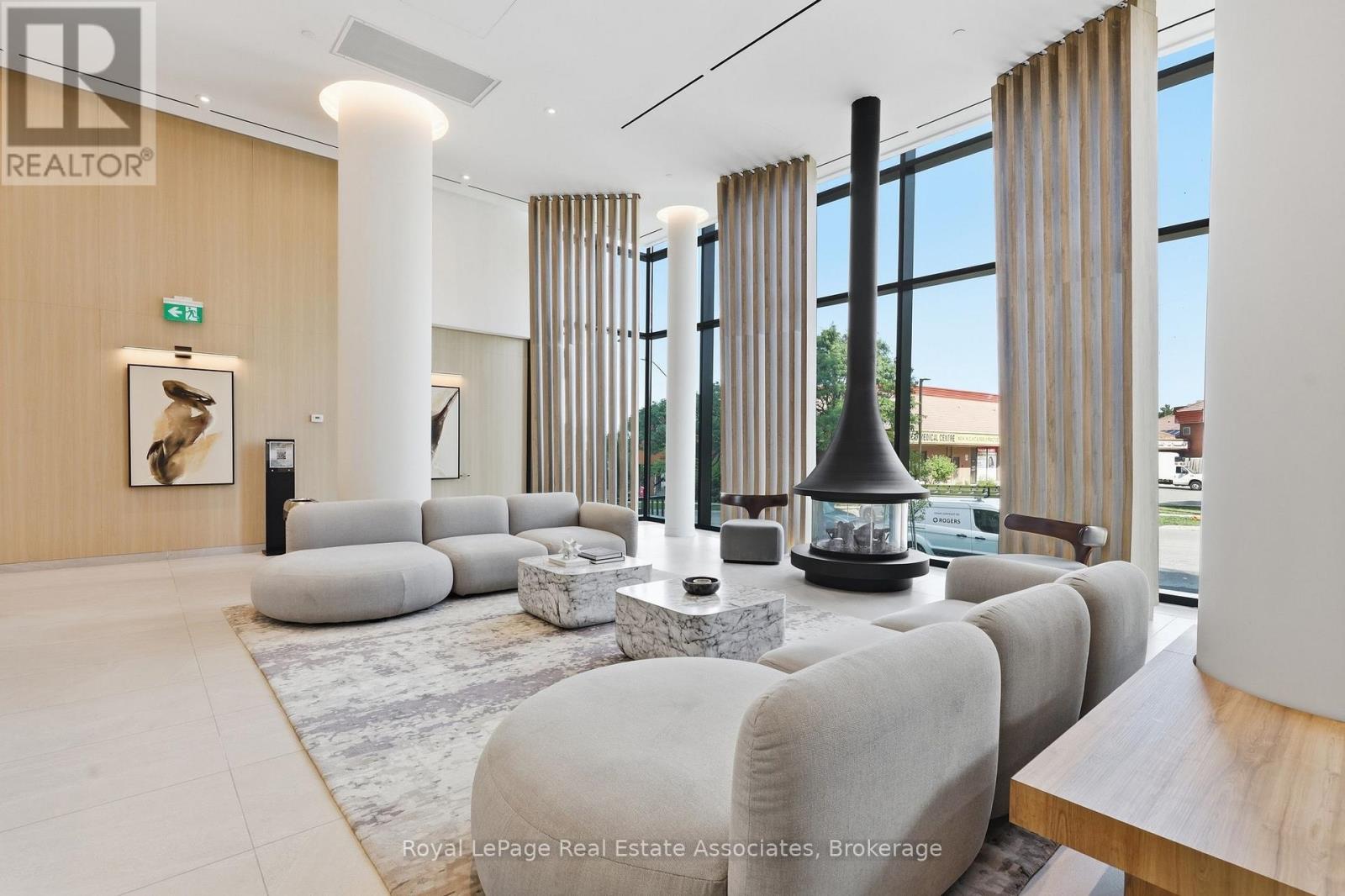 1 Fairview Road E, Mississauga, Ontario  L5B 0B4 - Photo 10 - W13679962