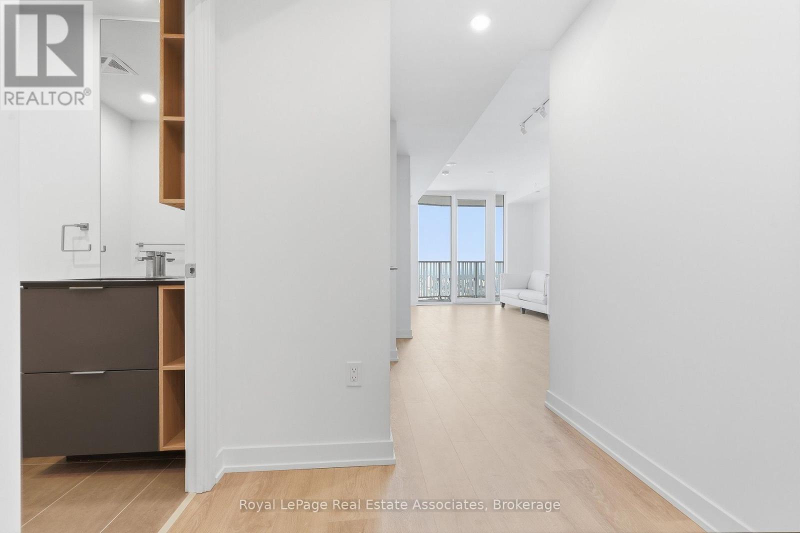 1 Fairview Road E, Mississauga, Ontario  L5B 0B4 - Photo 12 - W13679962