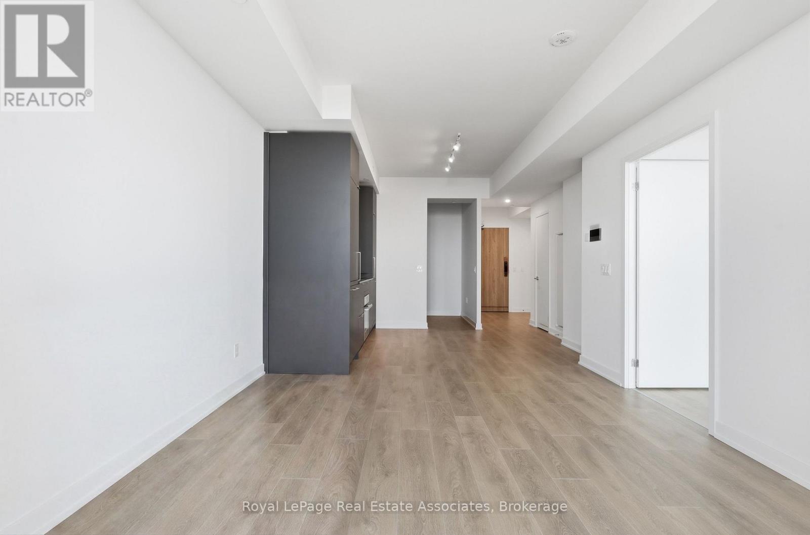 1 Fairview Road E, Mississauga, Ontario  L5B 0B4 - Photo 14 - W13679962