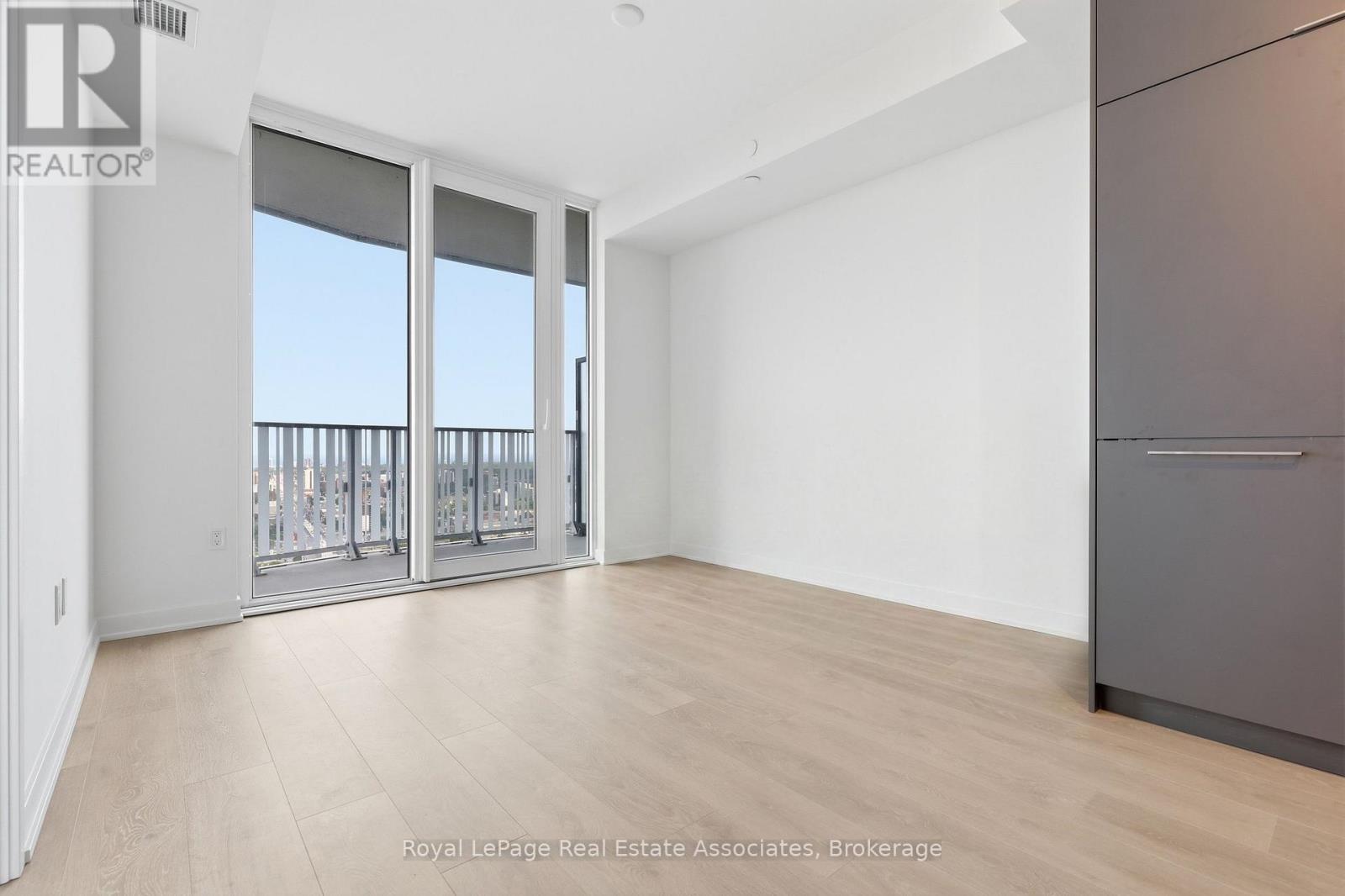 1 Fairview Road E, Mississauga, Ontario  L5B 0B4 - Photo 17 - W13679962