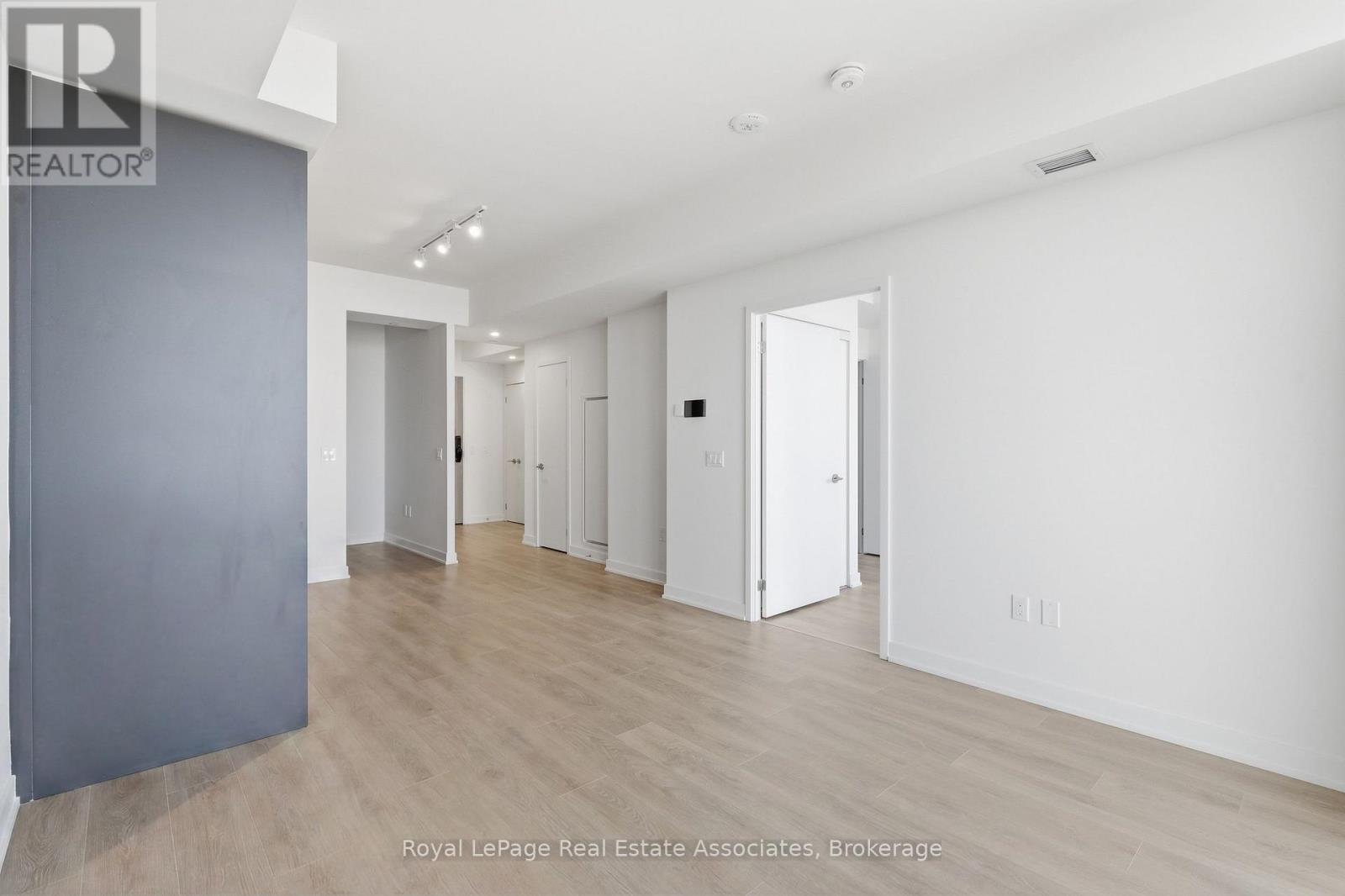 1 Fairview Road E, Mississauga, Ontario  L5B 0B4 - Photo 18 - W13679962