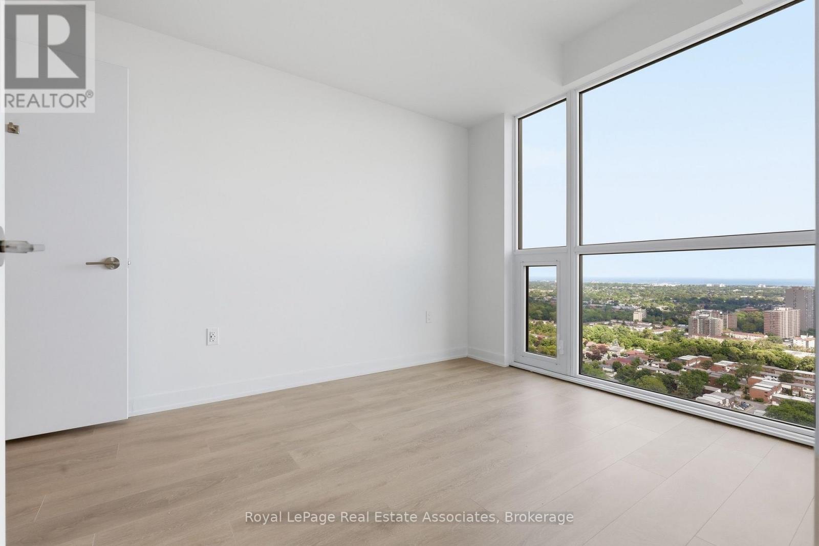 1 Fairview Road E, Mississauga, Ontario  L5B 0B4 - Photo 19 - W13679962