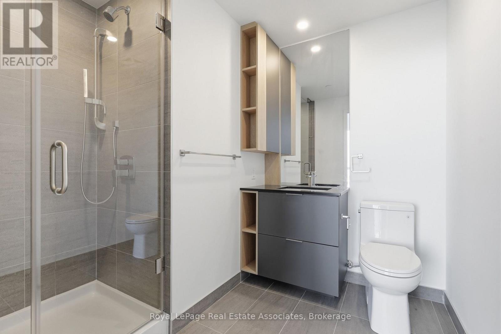 1 Fairview Road E, Mississauga, Ontario  L5B 0B4 - Photo 20 - W13679962