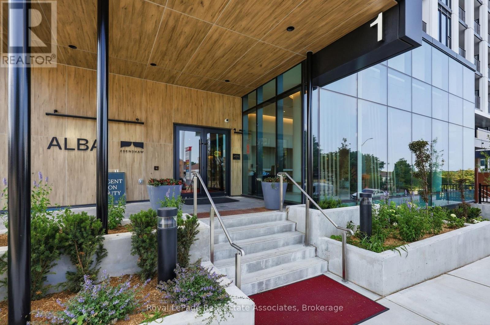 1 Fairview Road E, Mississauga, Ontario  L5B 0B4 - Photo 9 - W13679962