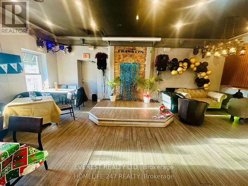 263 Queen Street S, Mississauga, Ontario  L5M 1L9 - Photo 5 - W13679968