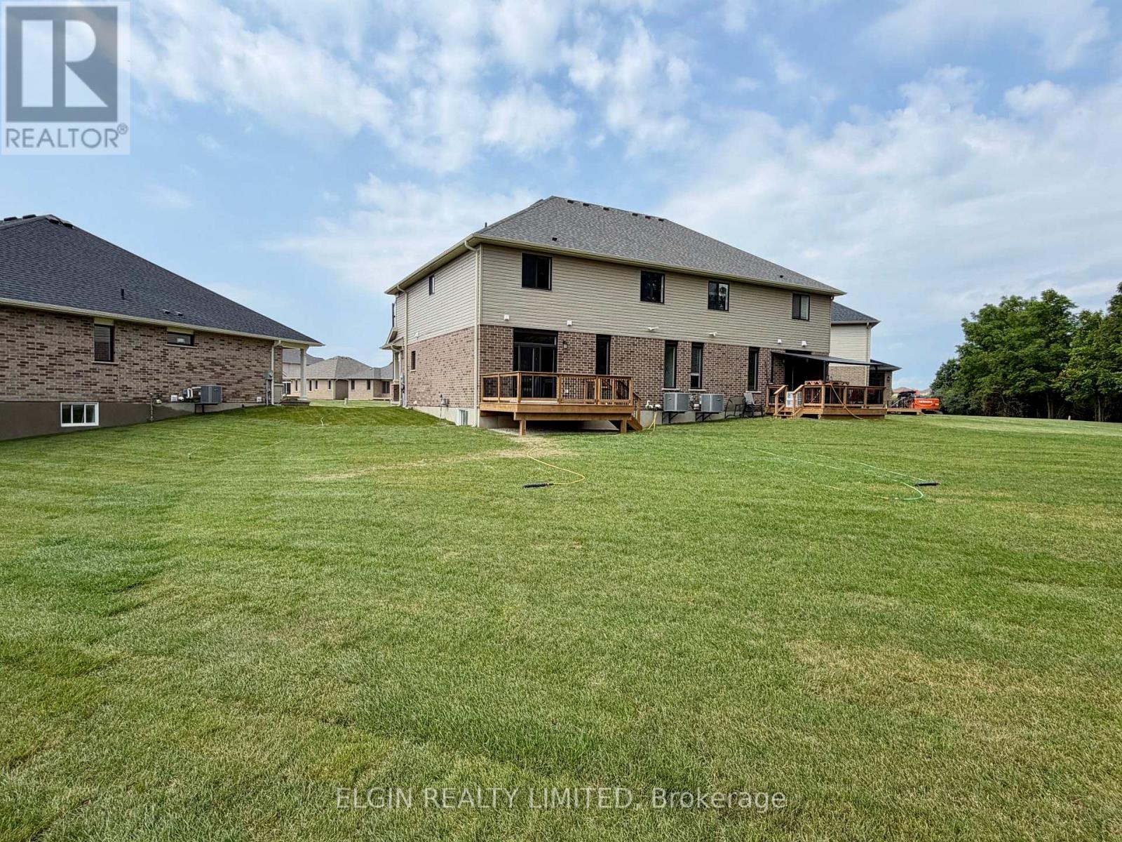 8 Columbus Court, Central Elgin, Ontario  N5P 0E5 - Photo 3 - X13209324