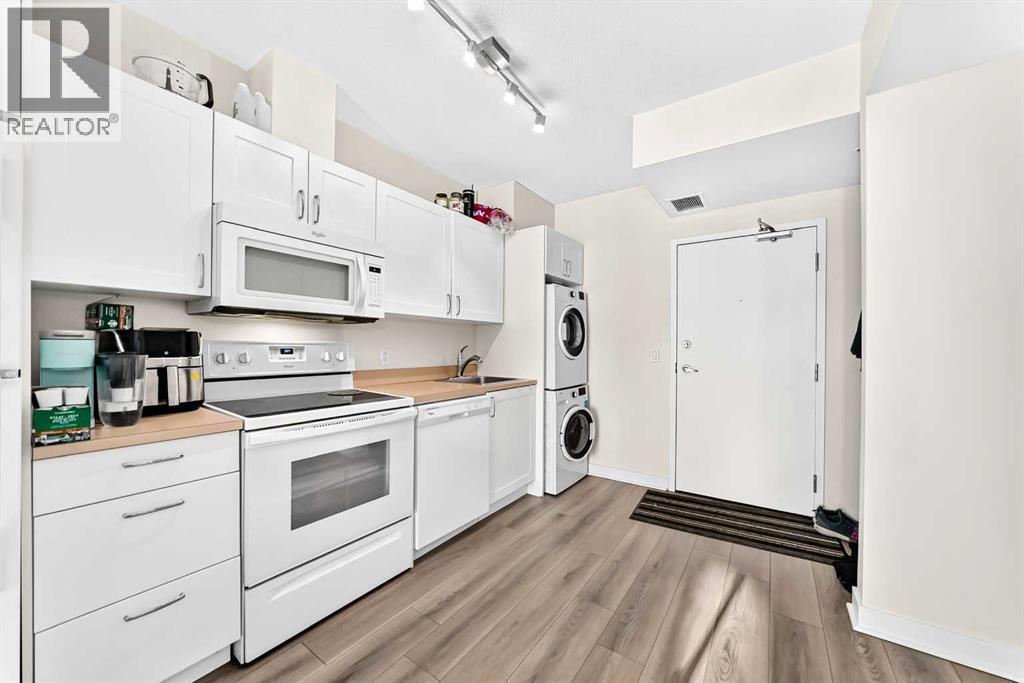 905, 30 Brentwood Common NW, Calgary, Alberta  T2L 2J9 - Photo 10 - A2331934