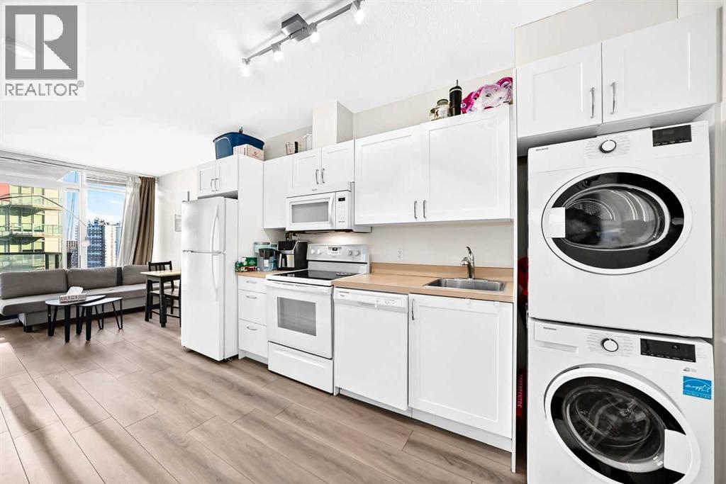 905, 30 Brentwood Common NW, Calgary, Alberta  T2L 2J9 - Photo 4 - A2331934