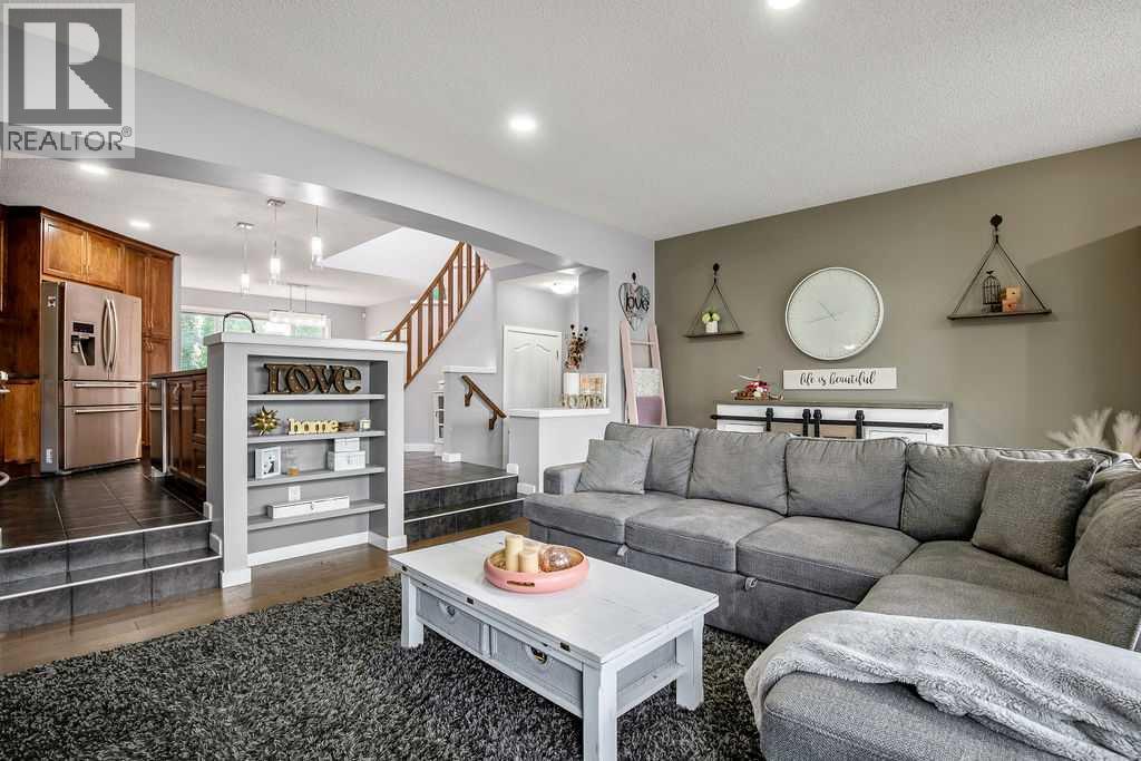 81 New Brighton Heights Se, Calgary, Alberta  T2Z 0P7 - Photo 5 - A2336931