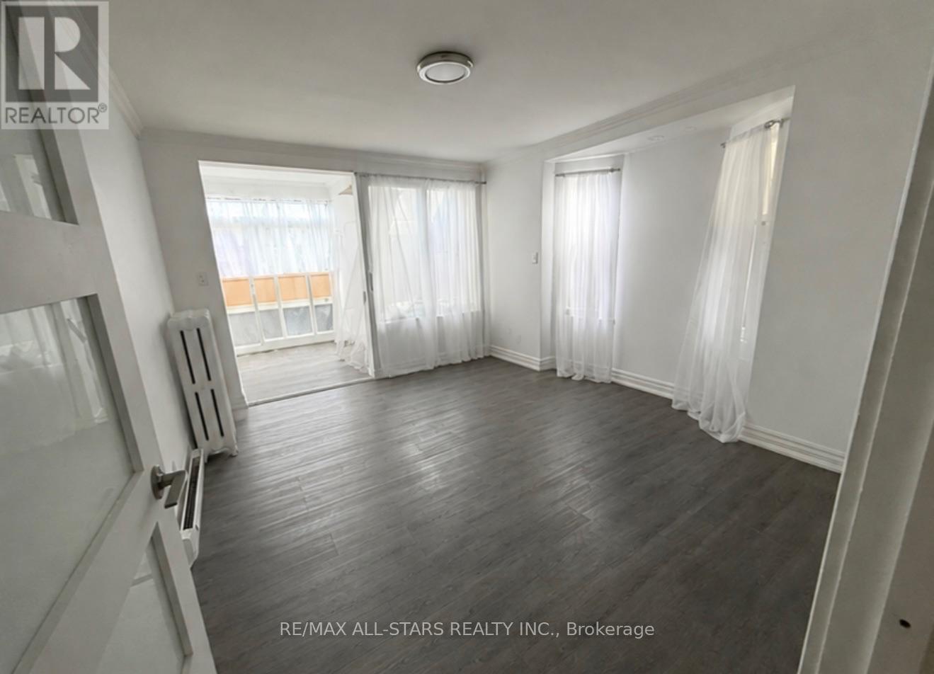 200 - 1918a Queen Street E, Toronto, Ontario  M4L 1H5 - Photo 2 - E13679966