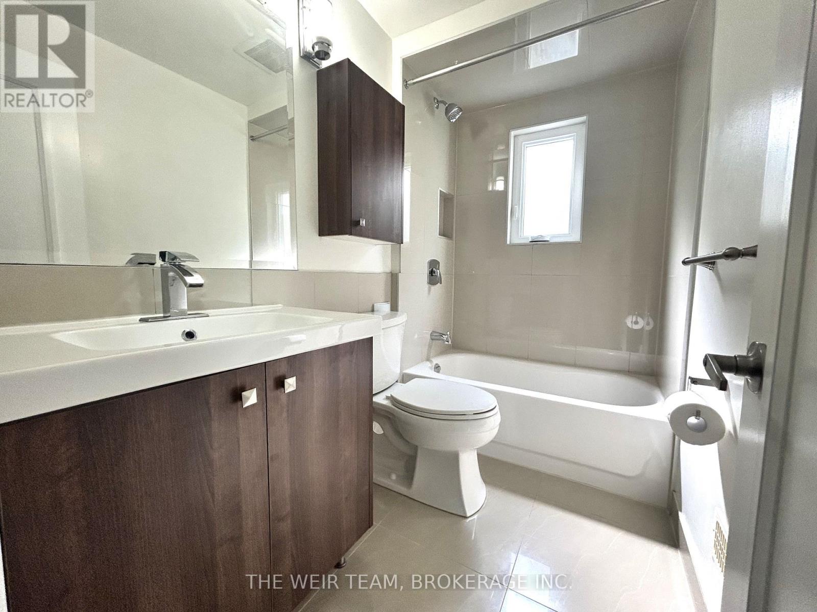 Upper - 35 Rushbrooke Avenue, Toronto, Ontario M4M 3A8 - Photo 10 - E13680030