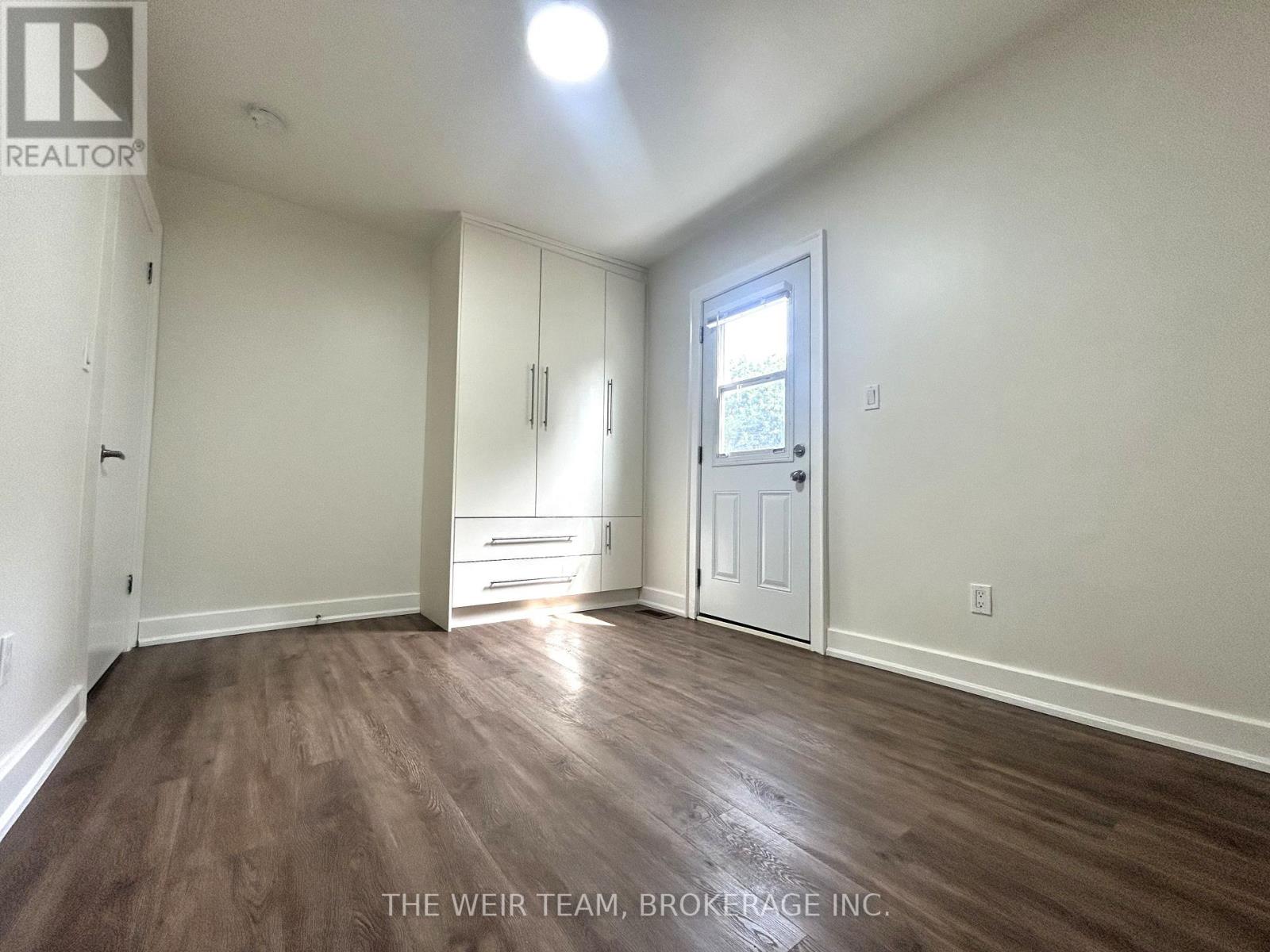 Upper - 35 Rushbrooke Avenue, Toronto, Ontario M4M 3A8 - Photo 8 - E13680030