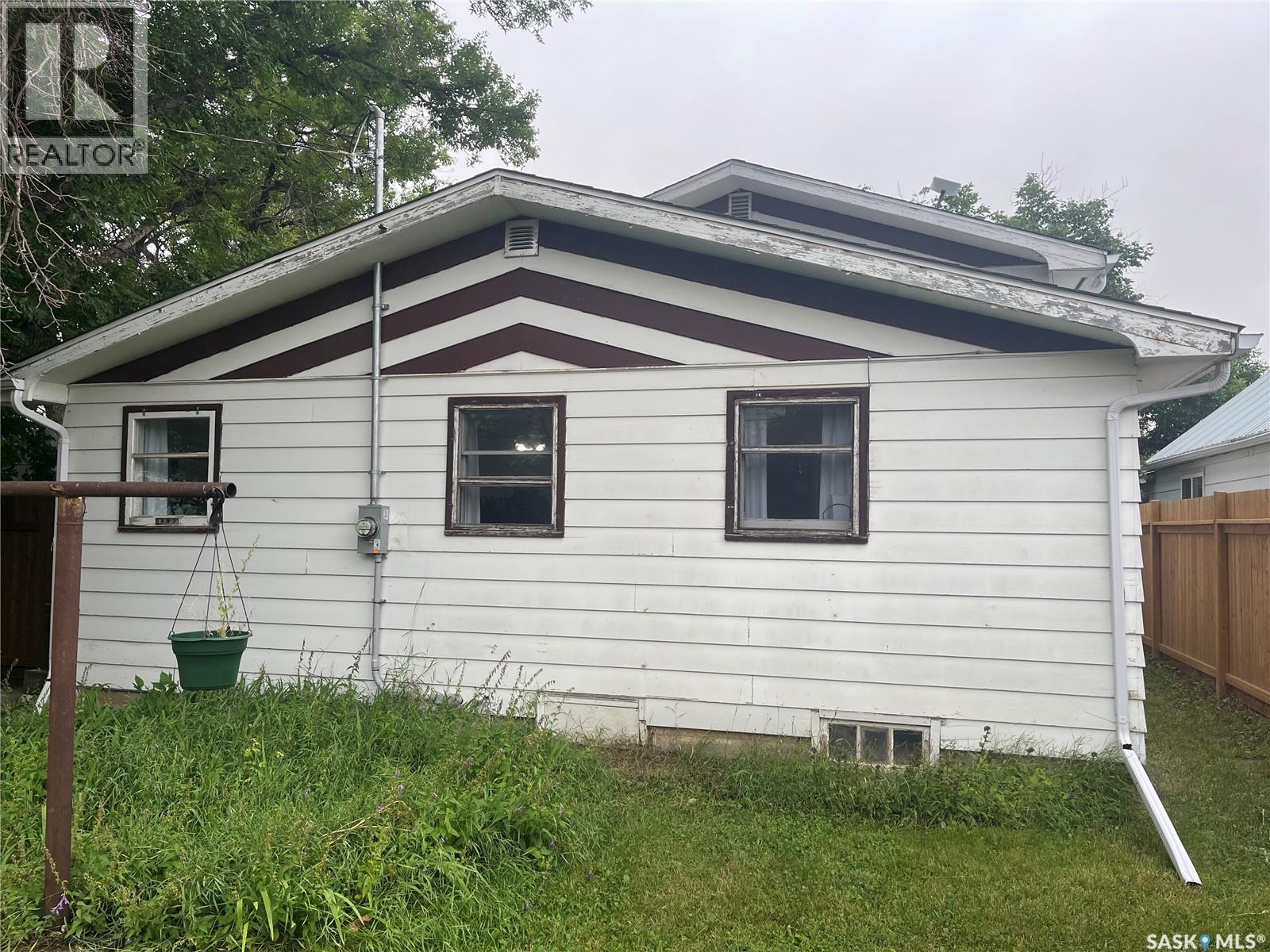 164 4th Street W, Mankota, Saskatchewan  S0H 2W0 - Photo 32 - SK045685