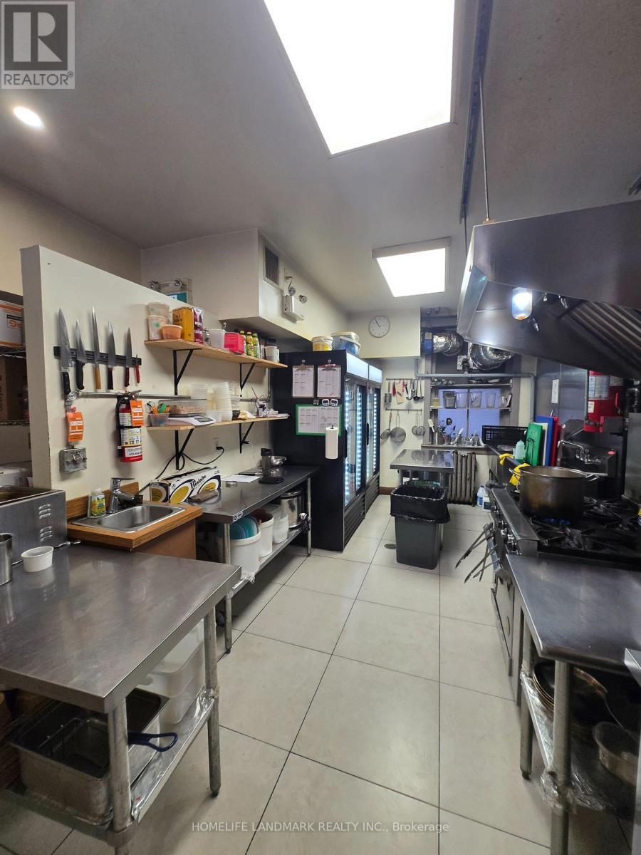 793 Bathurst Street, Toronto, Ontario  M5S 1Z5 - Photo 6 - C13680074