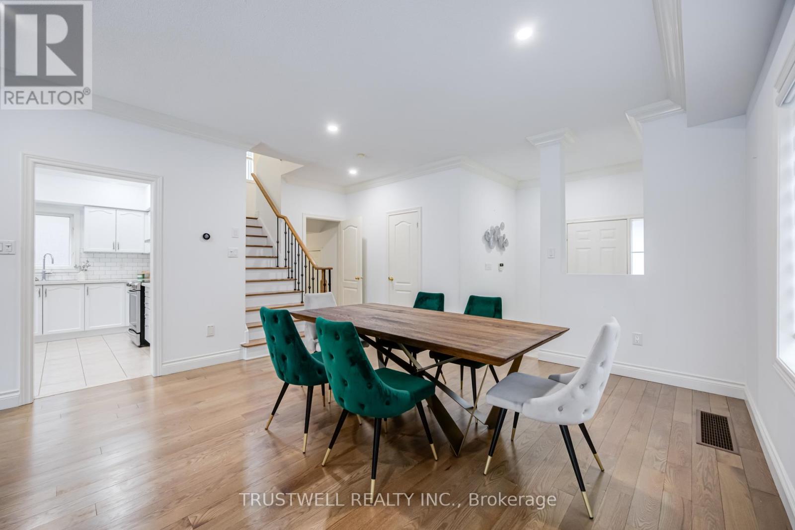 467 Pleasant Ridge Avenue, Vaughan, Ontario  L4J 8X2 - Photo 6 - N13680100