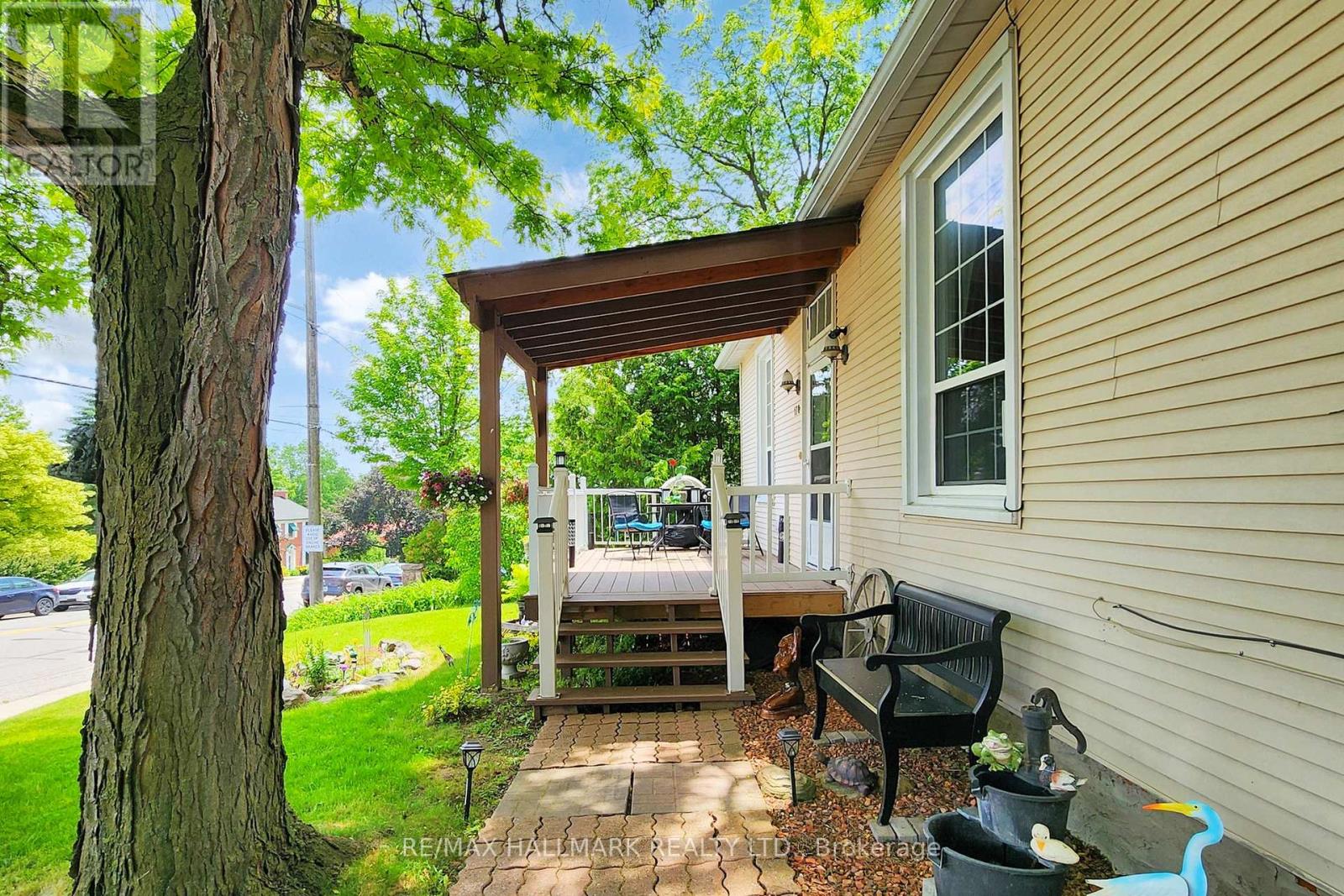 178 Barrie Street, Bradford West Gwillimbury, Ontario  L3Z 1R6 - Photo 3 - N13680106
