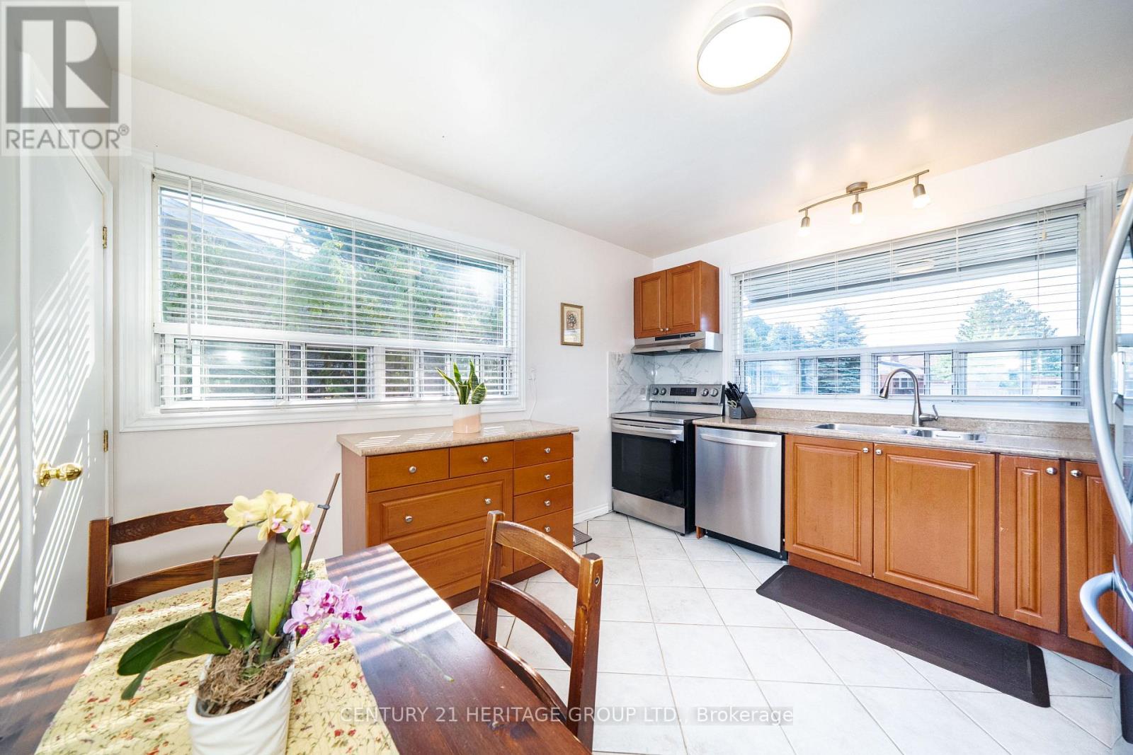 417 Paliser Crescent S, Richmond Hill, Ontario  L4C 1S2 - Photo 10 - N13680108