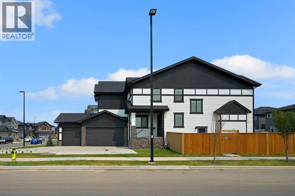 70 South Shore Bay, Chestermere, Alberta  T1X 2S1 - Photo 4 - A2336364