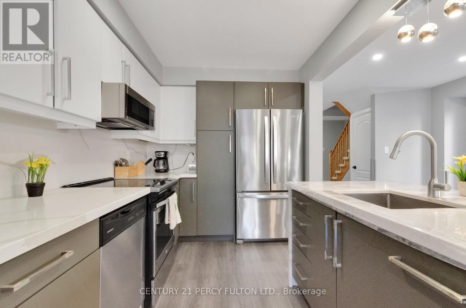 19 Odessa Crescent, Whitby, Ontario  L1R 3P1 - Photo 8 - E13679194