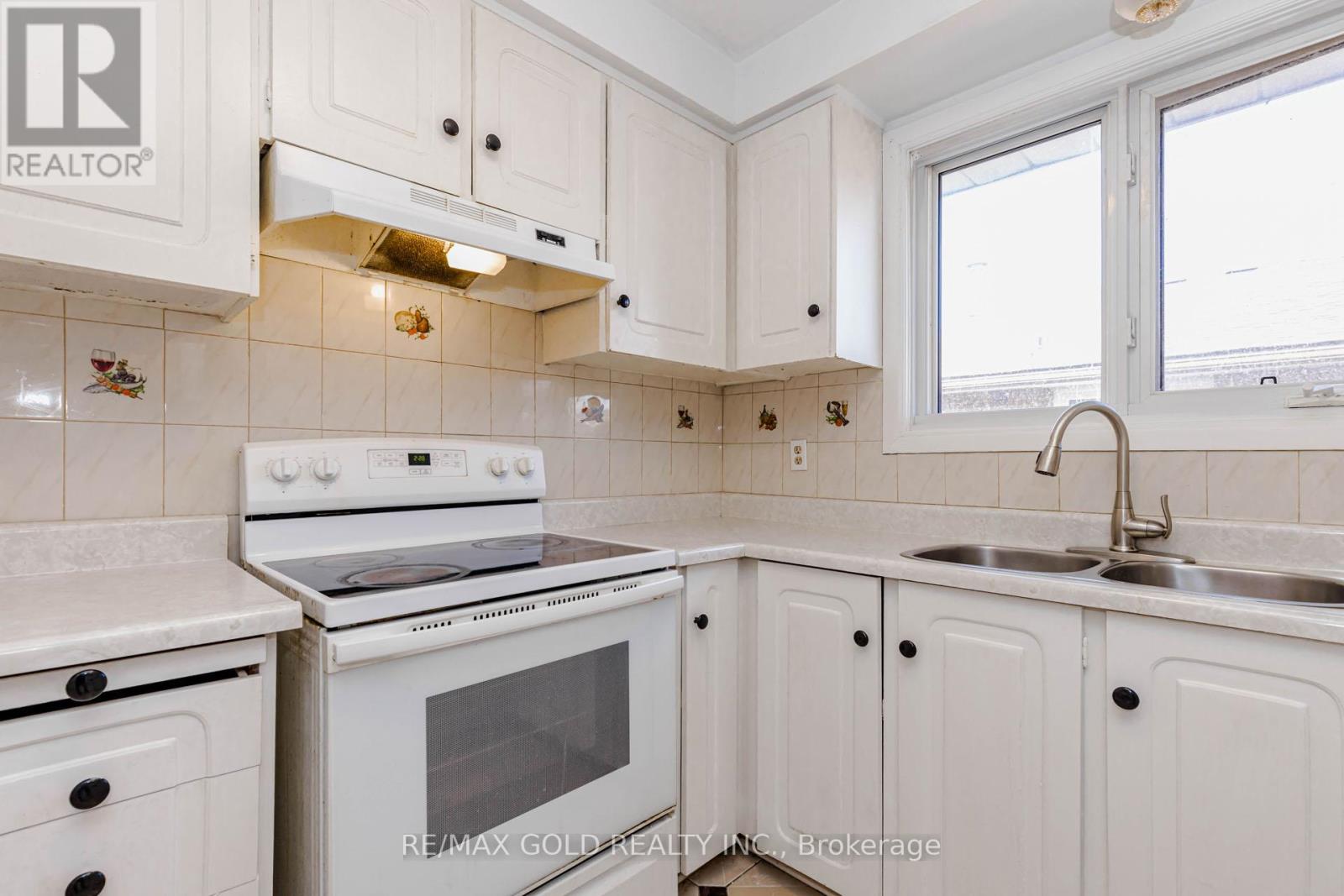 38 Achill Crescent, Mississauga, Ontario  L5B 1L1 - Photo 6 - W13551996