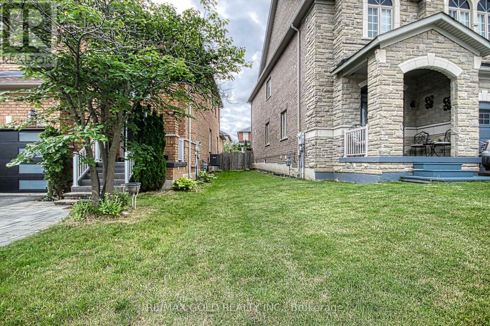 3428 Erin Centre Boulevard, Mississauga, Ontario  L5M 8C2 - Photo 3 - W13557924
