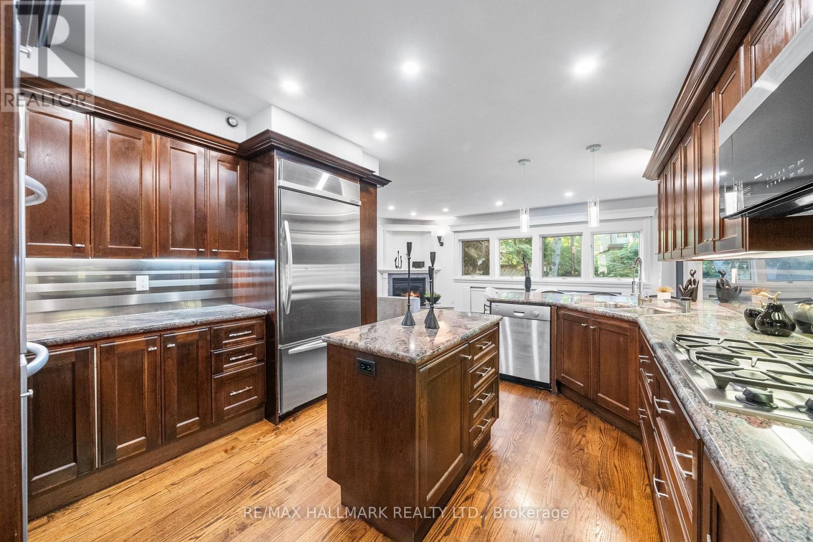 16 Elderwood Drive, Toronto, Ontario  M5P 1W5 - Photo 12 - C13680142