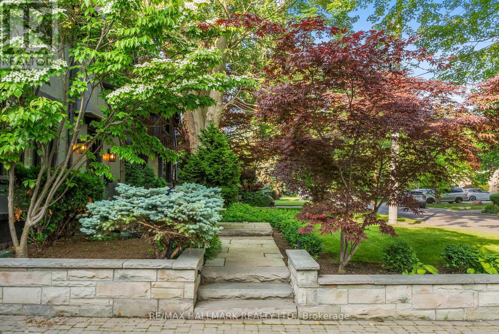 16 Elderwood Drive, Toronto, Ontario  M5P 1W5 - Photo 3 - C13680142