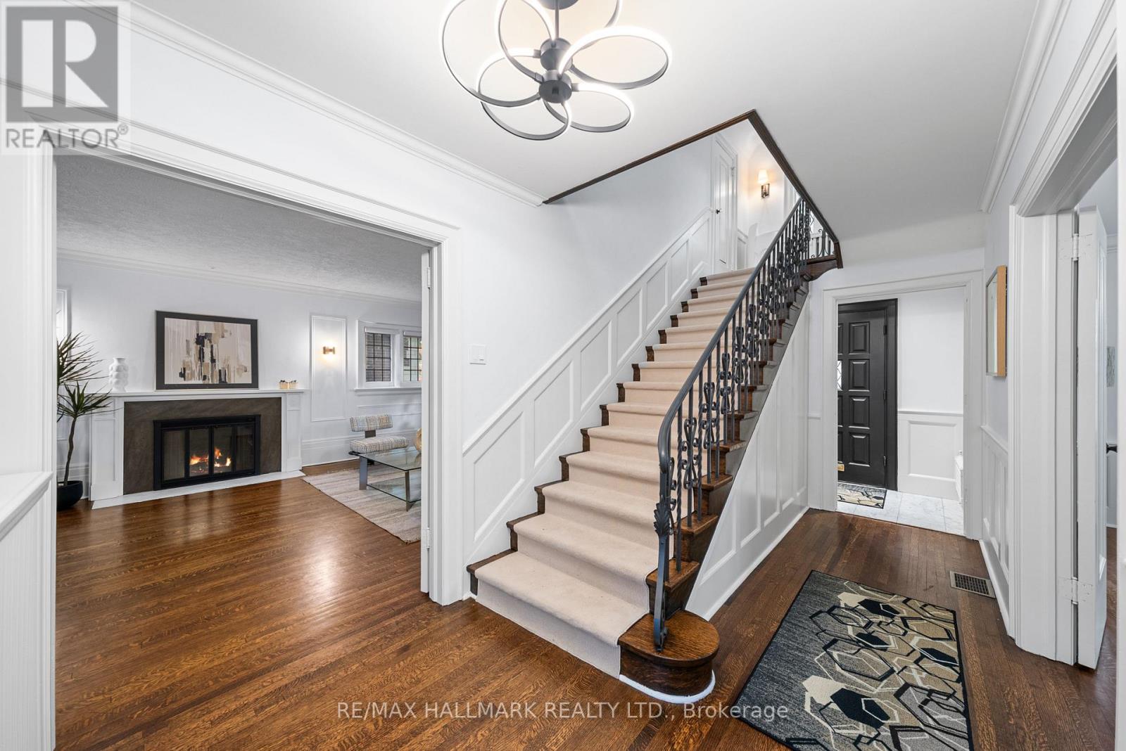 16 Elderwood Drive, Toronto, Ontario  M5P 1W5 - Photo 4 - C13680142