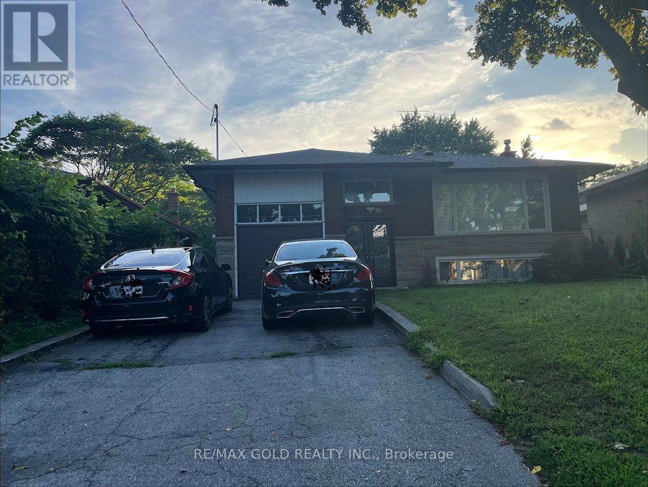 30 MOYNES AVENUE, Toronto, Ontario