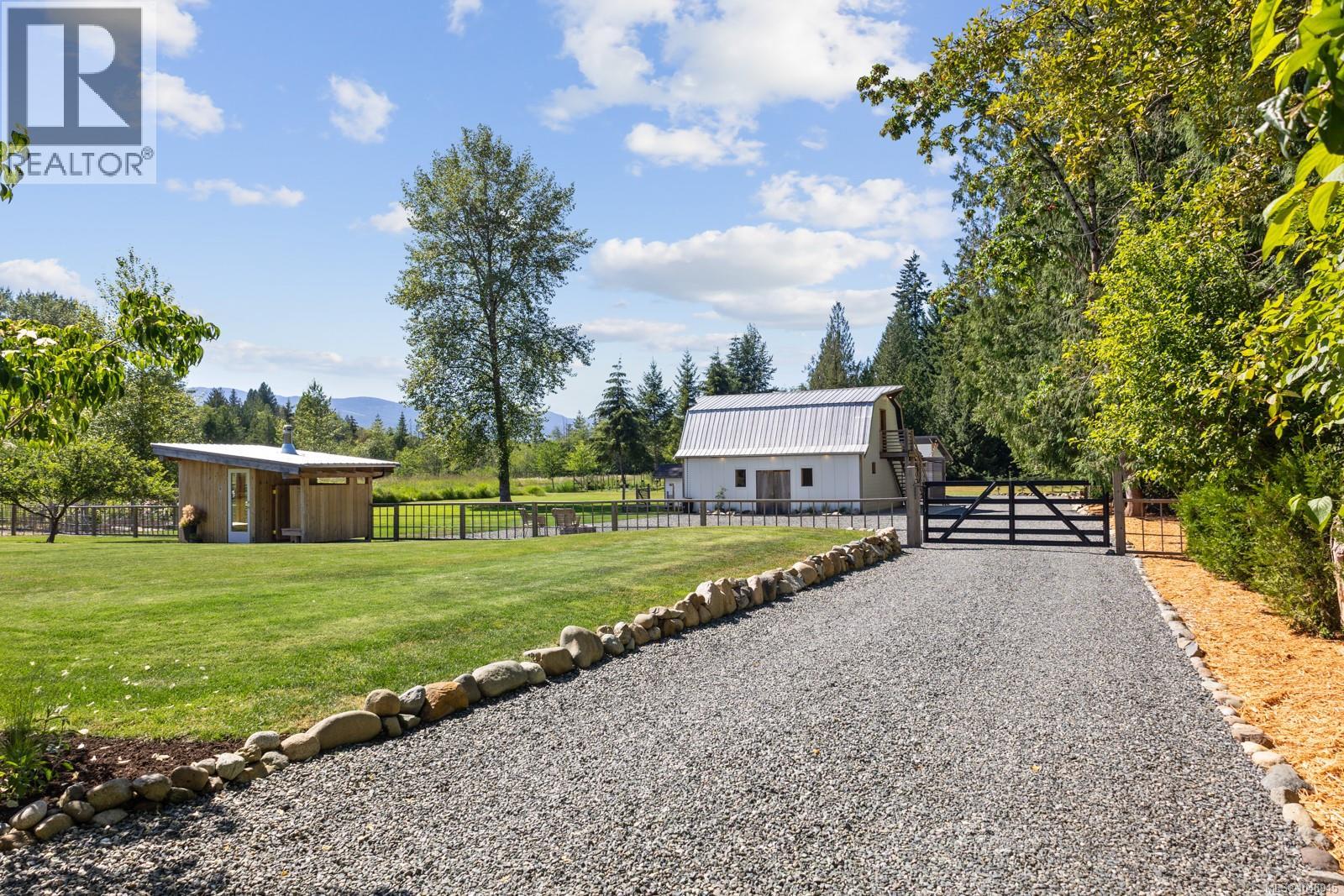 2925 Baird Rd, Courtenay, British Columbia  V9N 9N6 - Photo 3 - 1046945