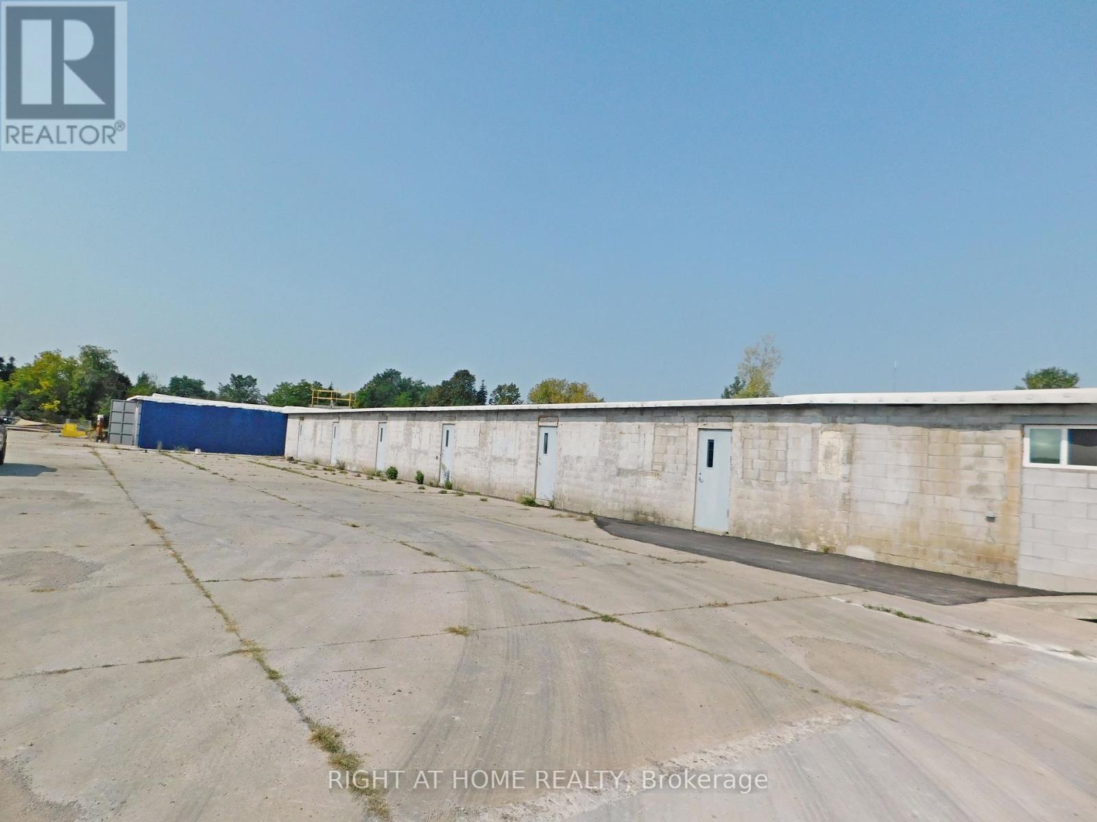 277 Rock Chapel Road, Hamilton, Ontario  L9H 5E2 - Photo 4 - X12079806