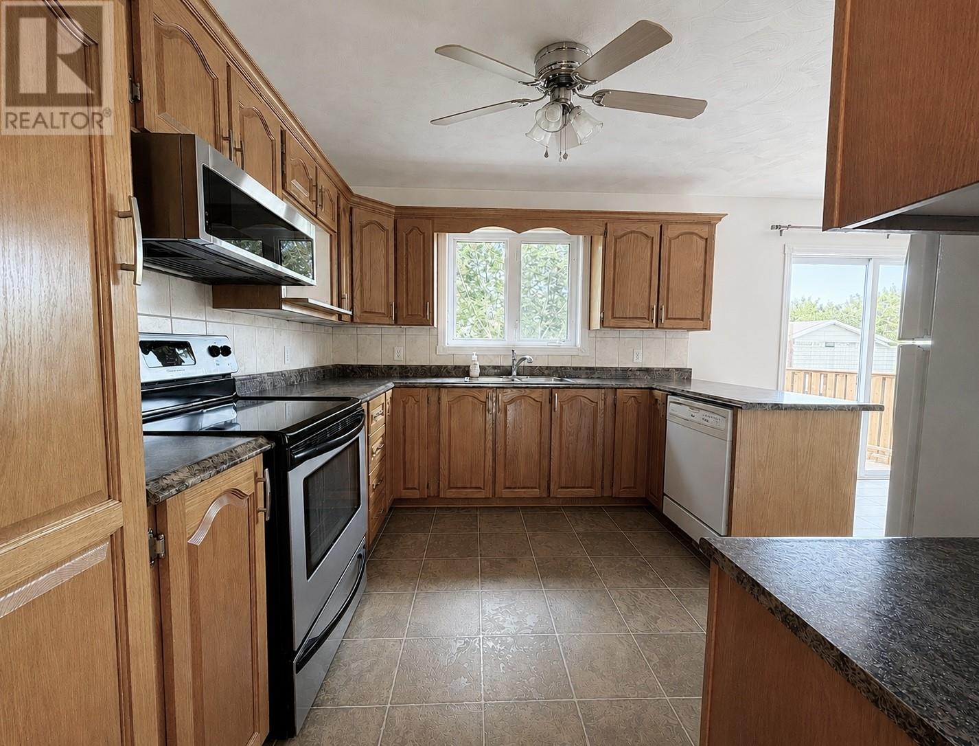 7 Castlewood Drive, Pasadena, Newfoundland & Labrador  A0l 1K0 - Photo 3 - 1301829