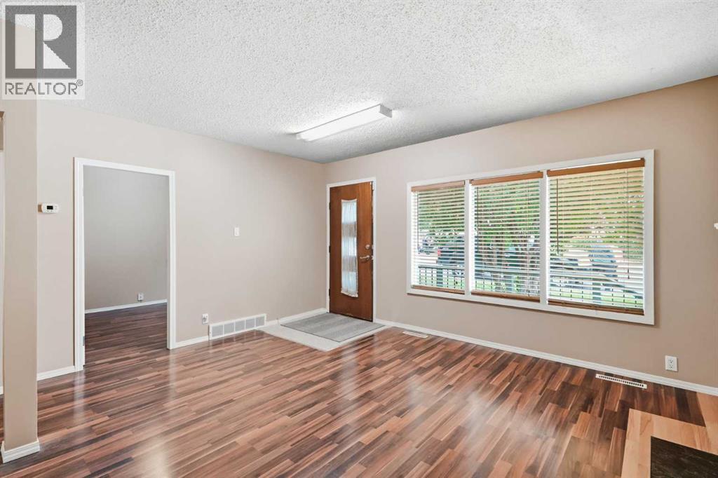 1832 43 Street Se, Calgary, Alberta  T2B 1G9 - Photo 6 - A2336833