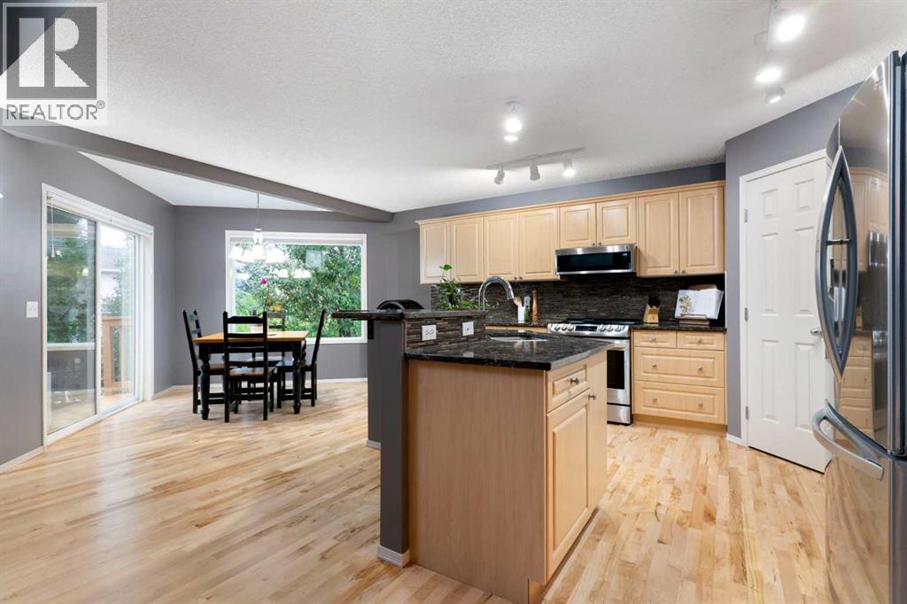 131 Valley Stream Close NW, Calgary, Alberta  T3B 5V7 - Photo 16 - A2337160