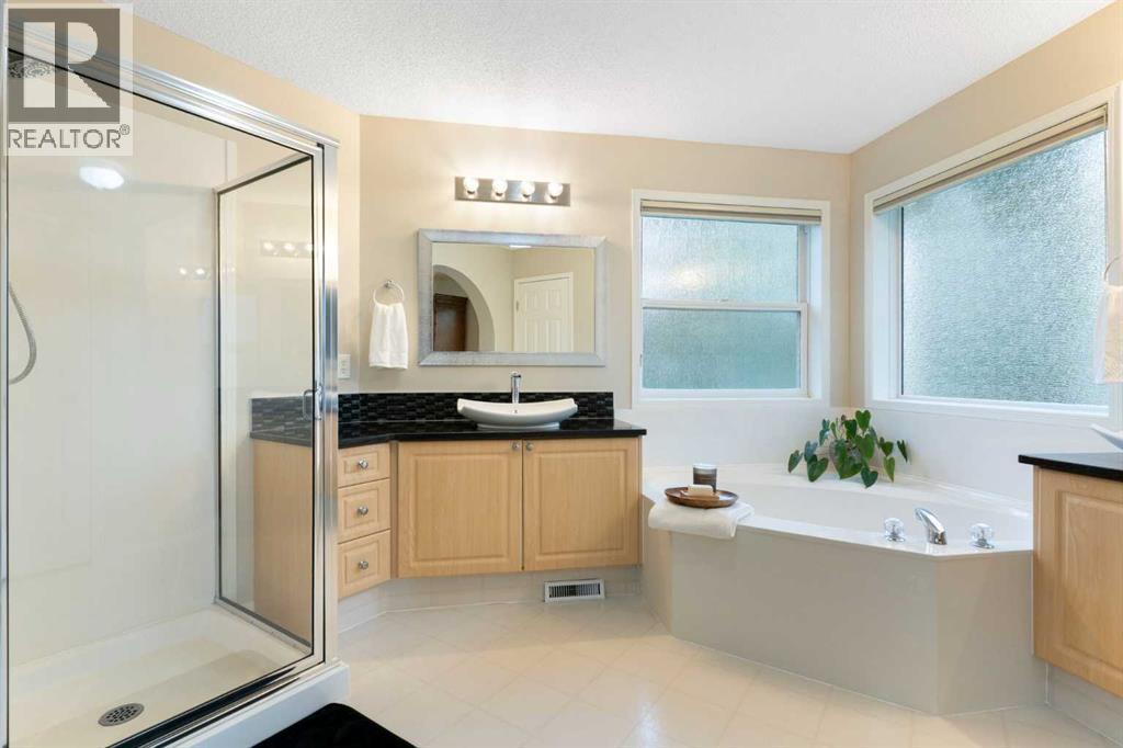 131 Valley Stream Close NW, Calgary, Alberta  T3B 5V7 - Photo 28 - A2337160