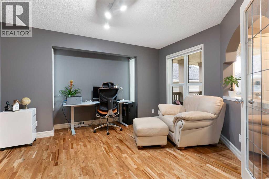 131 Valley Stream Close NW, Calgary, Alberta  T3B 5V7 - Photo 6 - A2337160