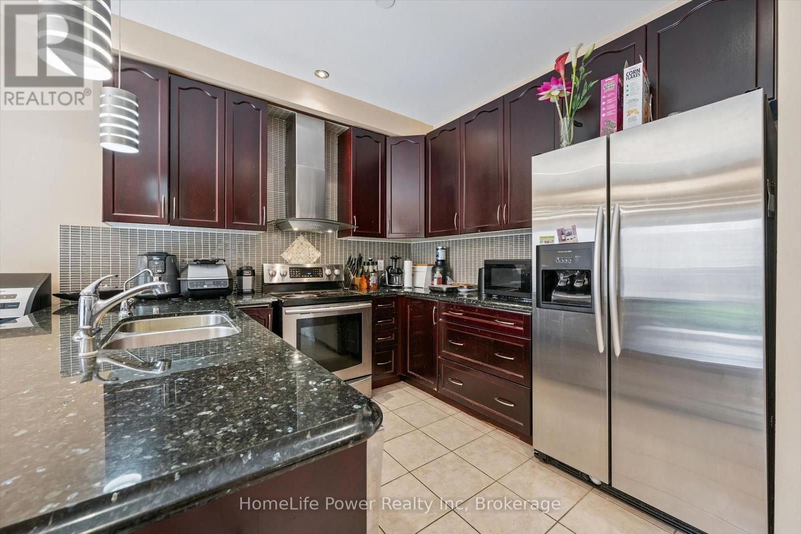 15 Lucky Lane, Brampton (Sandringham-Wellington), Ontario  L6R 3M3 - Photo 10 - W13680156