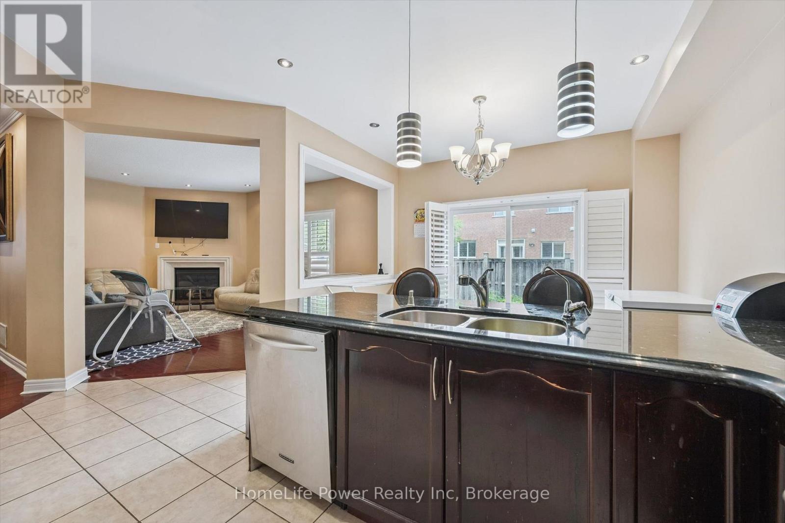 15 Lucky Lane, Brampton (Sandringham-Wellington), Ontario  L6R 3M3 - Photo 11 - W13680156