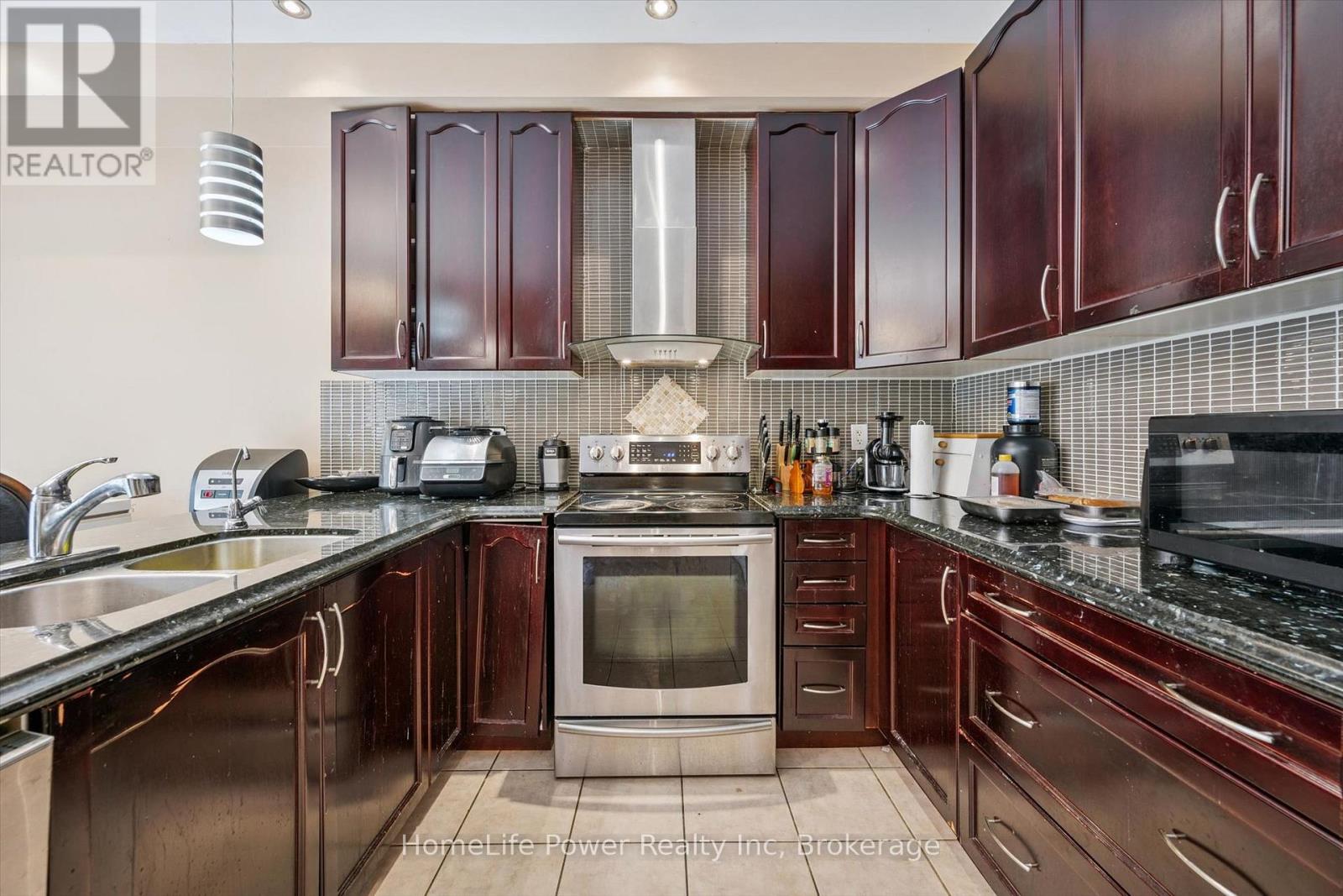 15 Lucky Lane, Brampton (Sandringham-Wellington), Ontario  L6R 3M3 - Photo 12 - W13680156
