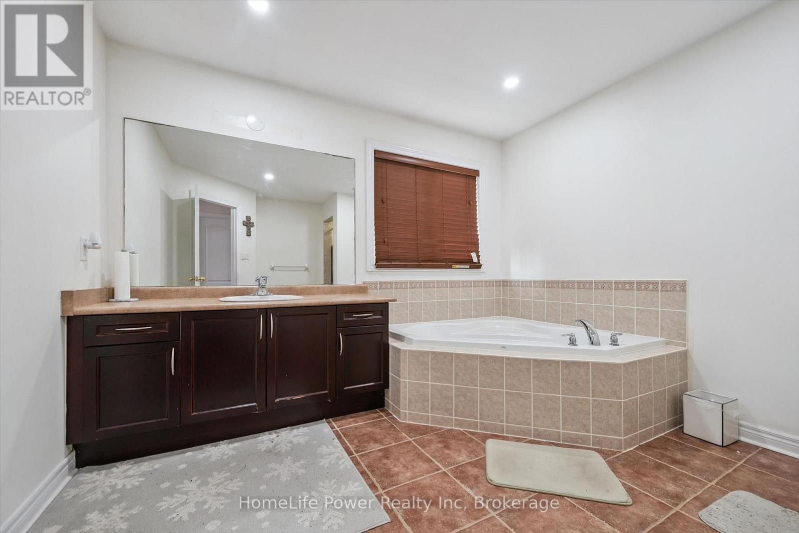 15 Lucky Lane, Brampton (Sandringham-Wellington), Ontario  L6R 3M3 - Photo 24 - W13680156