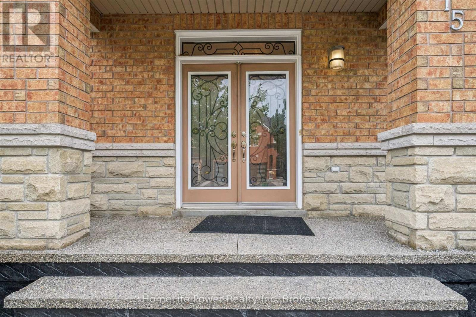 15 Lucky Lane, Brampton (Sandringham-Wellington), Ontario  L6R 3M3 - Photo 3 - W13680156