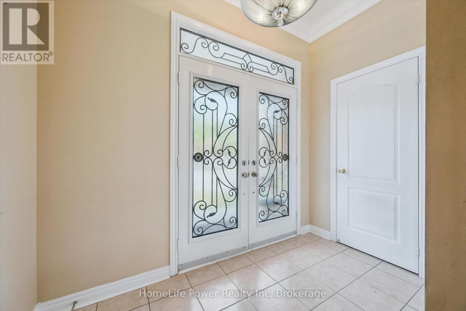 15 Lucky Lane, Brampton (Sandringham-Wellington), Ontario  L6R 3M3 - Photo 4 - W13680156