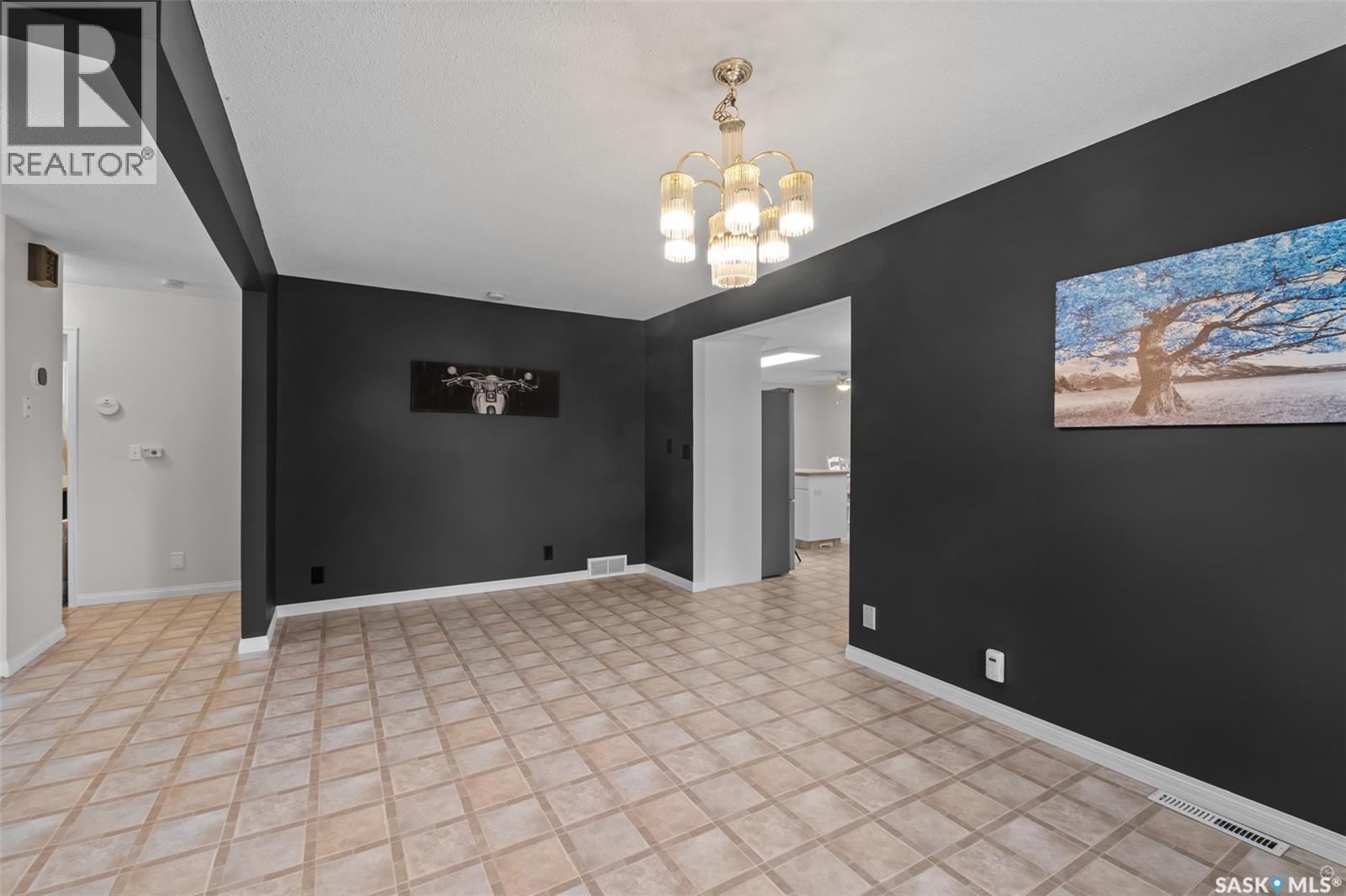 225 1st Street, Beatty, Saskatchewan  S0J 0C0 - Photo 11 - SK044794