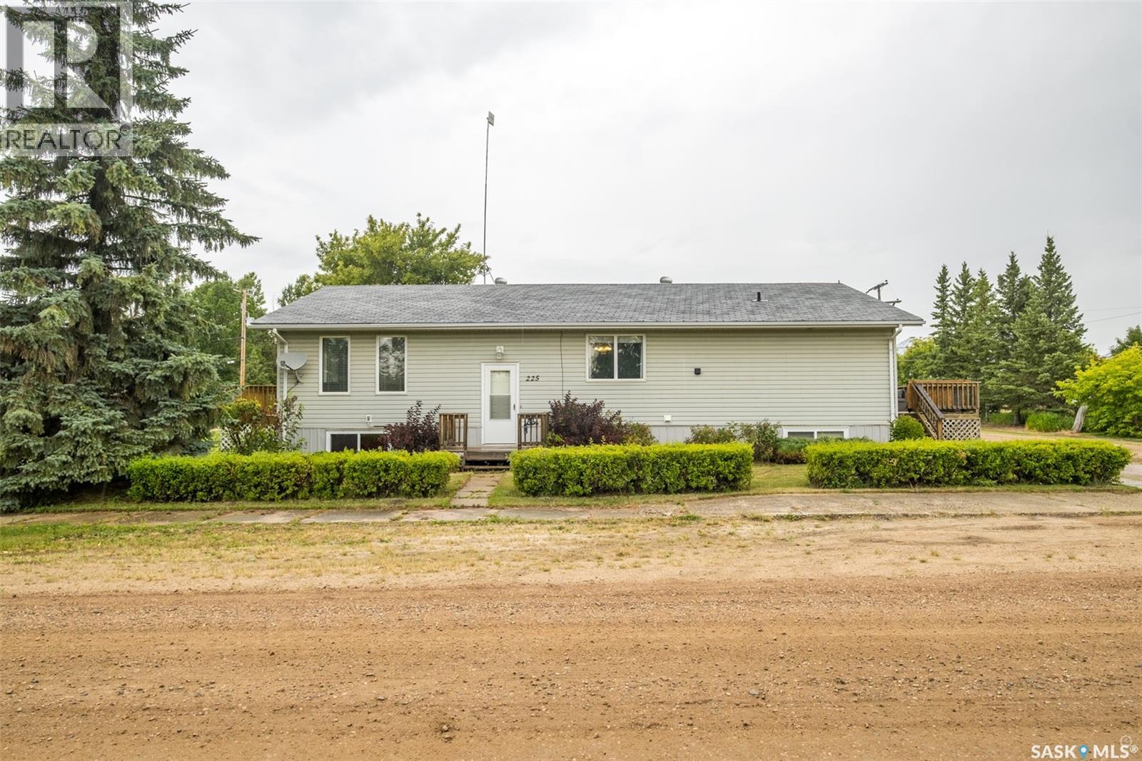 225 1st Street, Beatty, Saskatchewan  S0J 0C0 - Photo 1 - SK044794