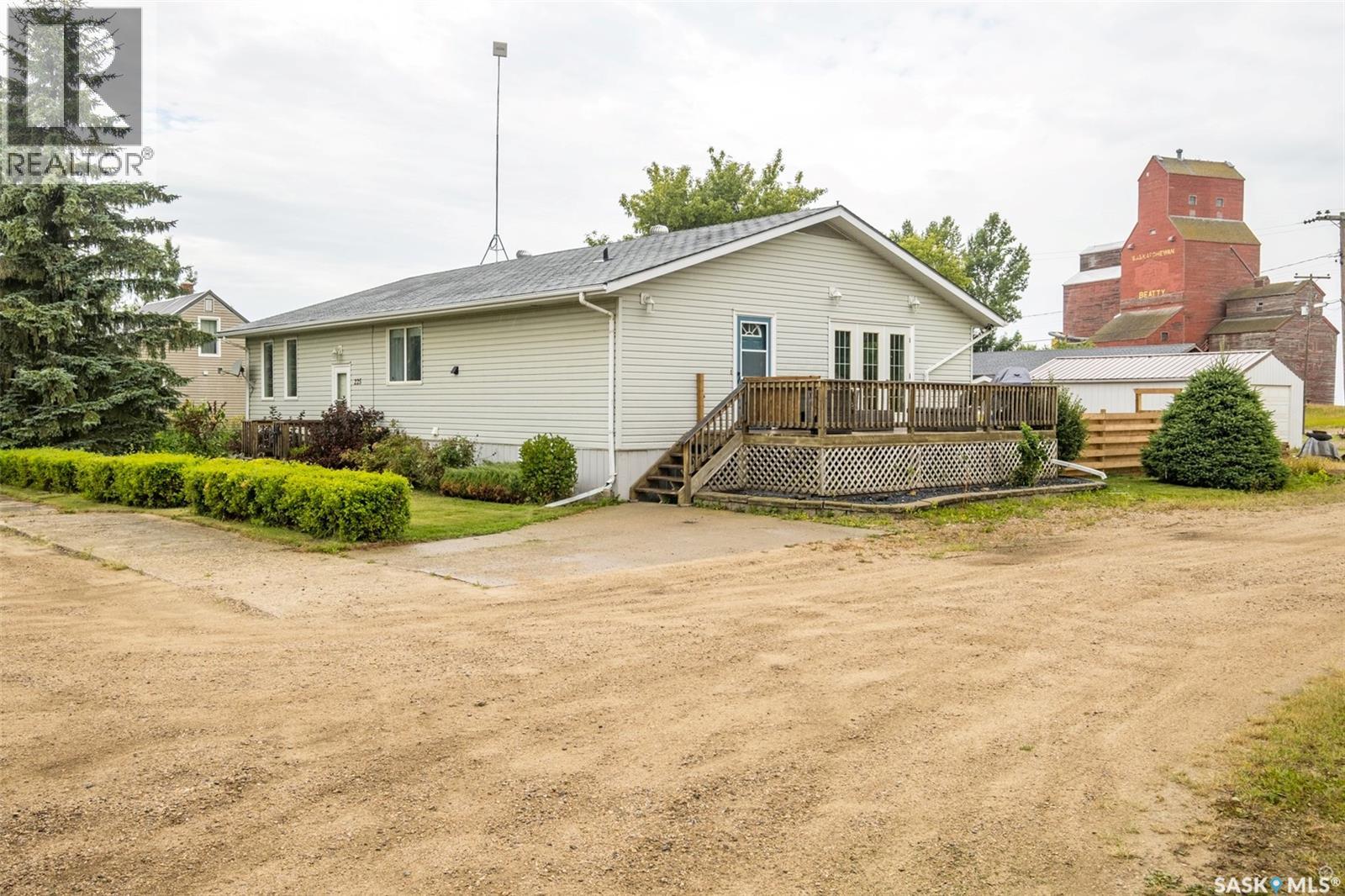 225 1st Street, Beatty, Saskatchewan  S0J 0C0 - Photo 37 - SK044794
