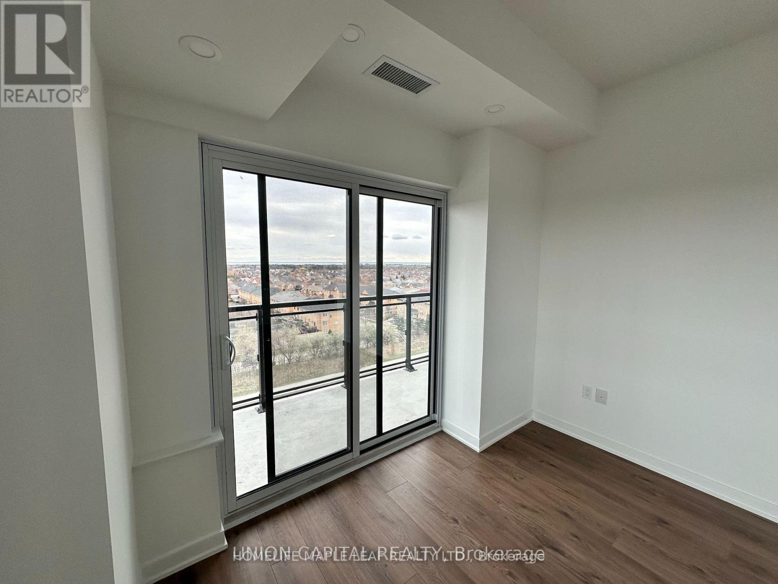708 - 395 Dundas Street W, Oakville, Ontario  L6M 5R8 - Photo 5 - W13680190